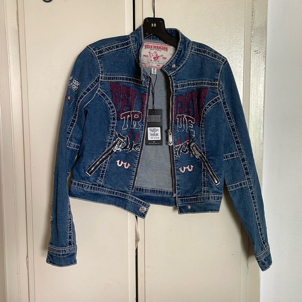 NWT True Religion Graphic Distressed Cropped Moto Denim Jacket sz M